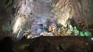 "Presto che è tardi": Alice nelle Grotte delle Meraviglie