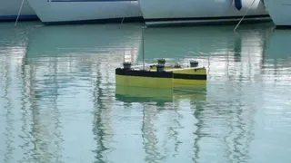 Un catamarano e una boa per studiare i mari